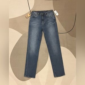 BRAND NEW High Rise Straight Leg Jeans!